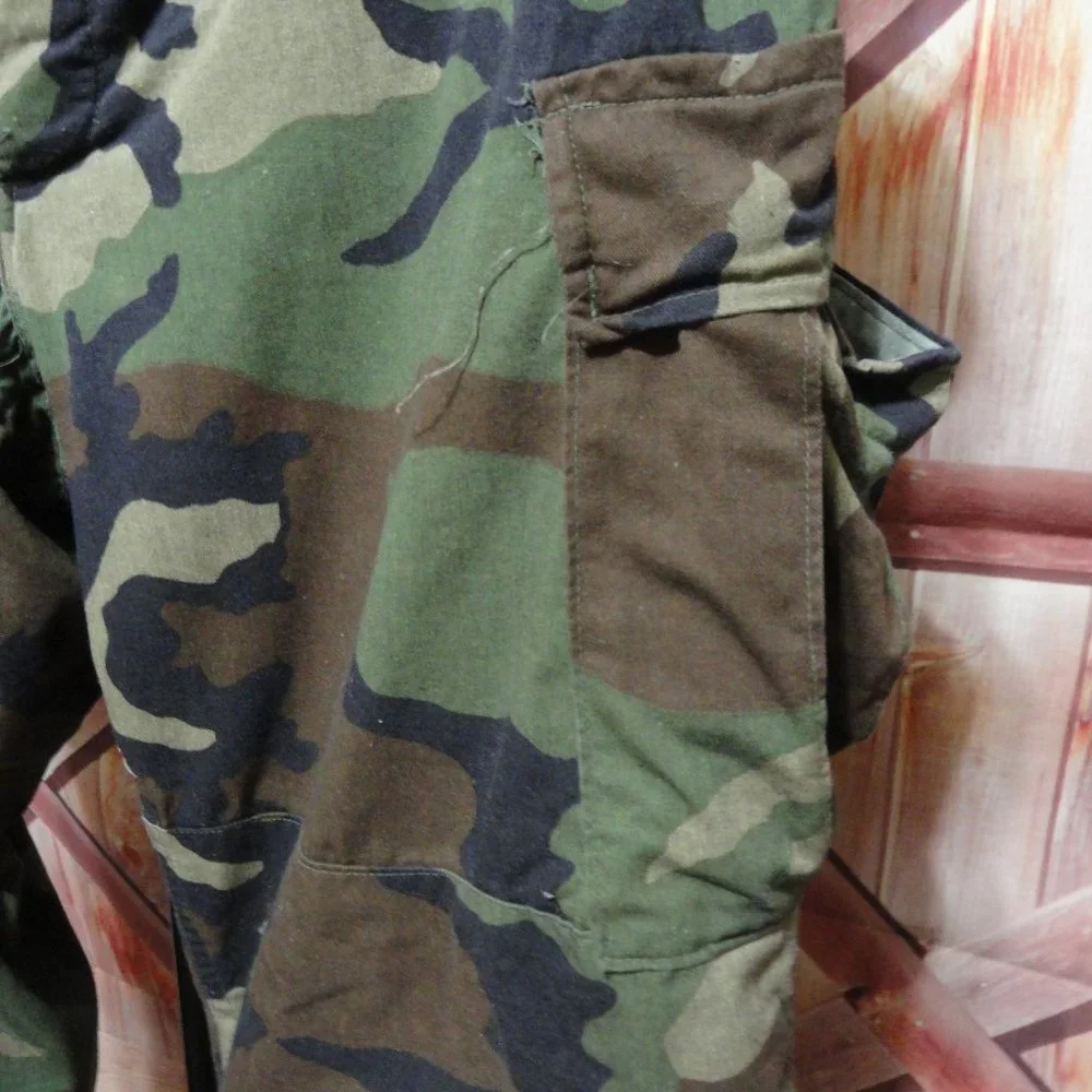 Woodland Camo cargo pants, Military vintage, EUC~Button front~reenforced…